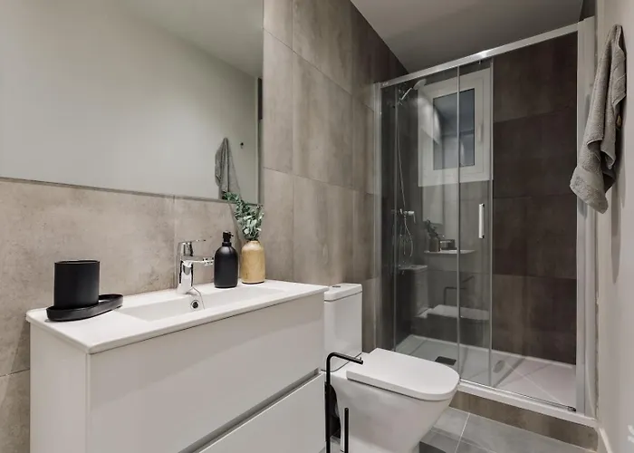 Sariyer - 2 Bedrooms And Balcony In El Putxet Apartament *